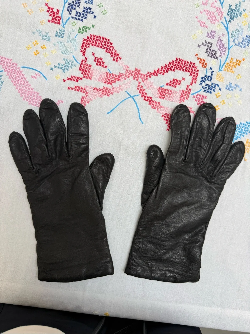 Leather gloves